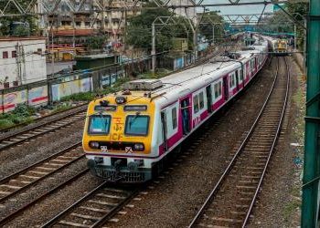 ‘सांगली-परळी रेल्वेस जवळा स्थानकावर थांबा द्या’