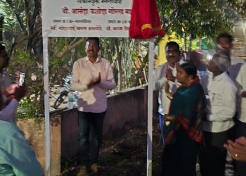 नगराध्यक्ष आनंद माने यांच्या हस्ते ‘समर्थ नगर’ नामफलकाचे उत्साहात अनावरण