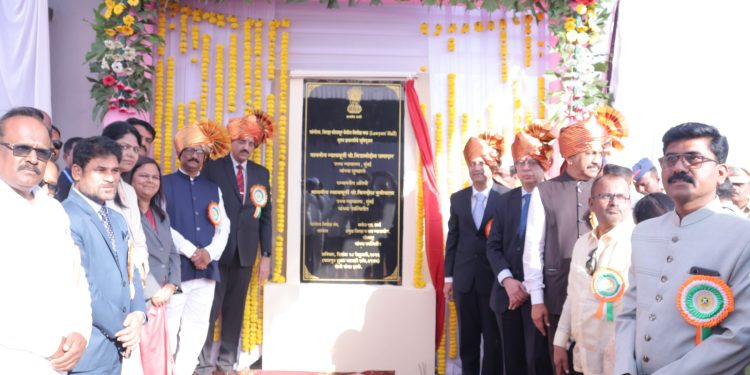 दिमाखदार सोहळयाने सांगोला न्यायालयामध्ये ’’ विधीज्ञ कक्ष ’’ या नूतन इमारतीचे भूमिपूजन समारंभ संपन्न